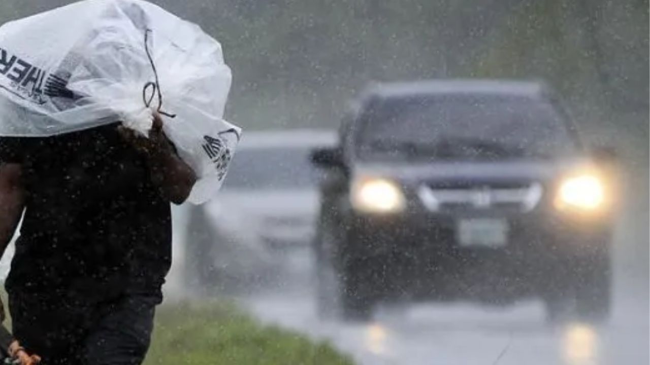 Onda tropical seguirá generando lluvias y tormentas eléctricas este lunes en Honduras, advierte Cenaos