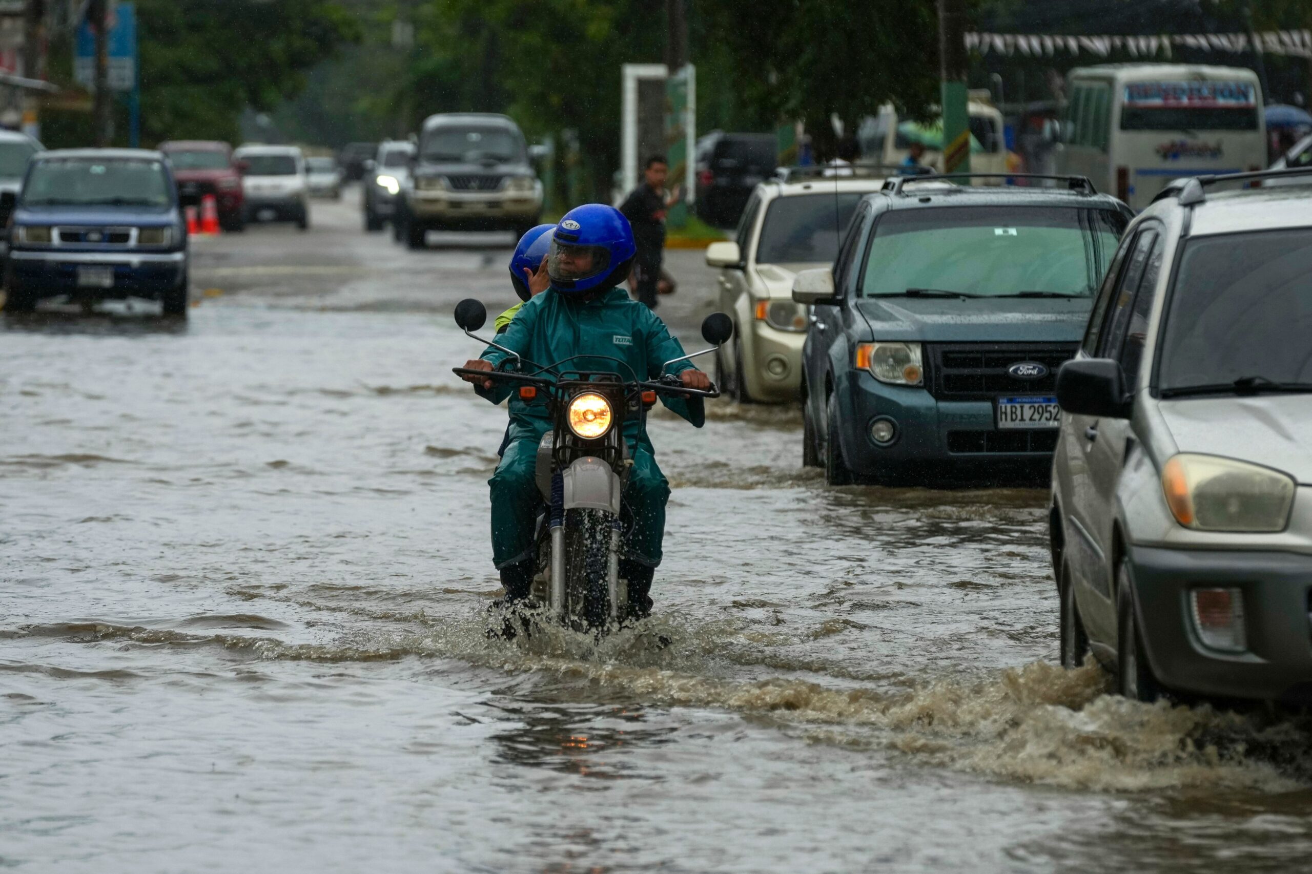¡Atención Honduras! Dos ondas tropicales provocarán lluvias esta semana