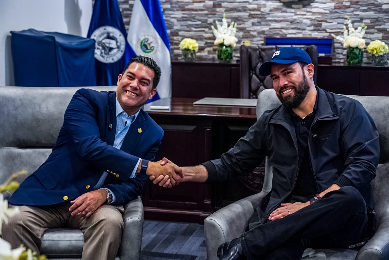 Alcalde de Tegucigalpa conoce el sistema de videovigilancia “Sívar Seguro” para fortalecer la seguridad en la capital hondureña