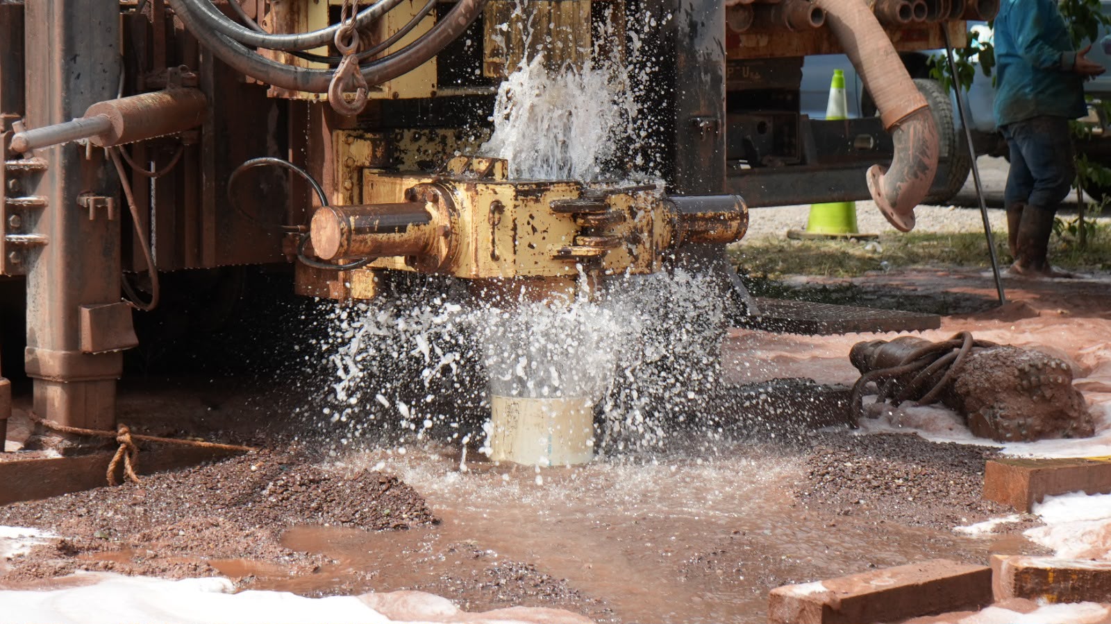 AMDC encuentra agua en el primer pozo de emergencia para enfrentar la crisis hídrica