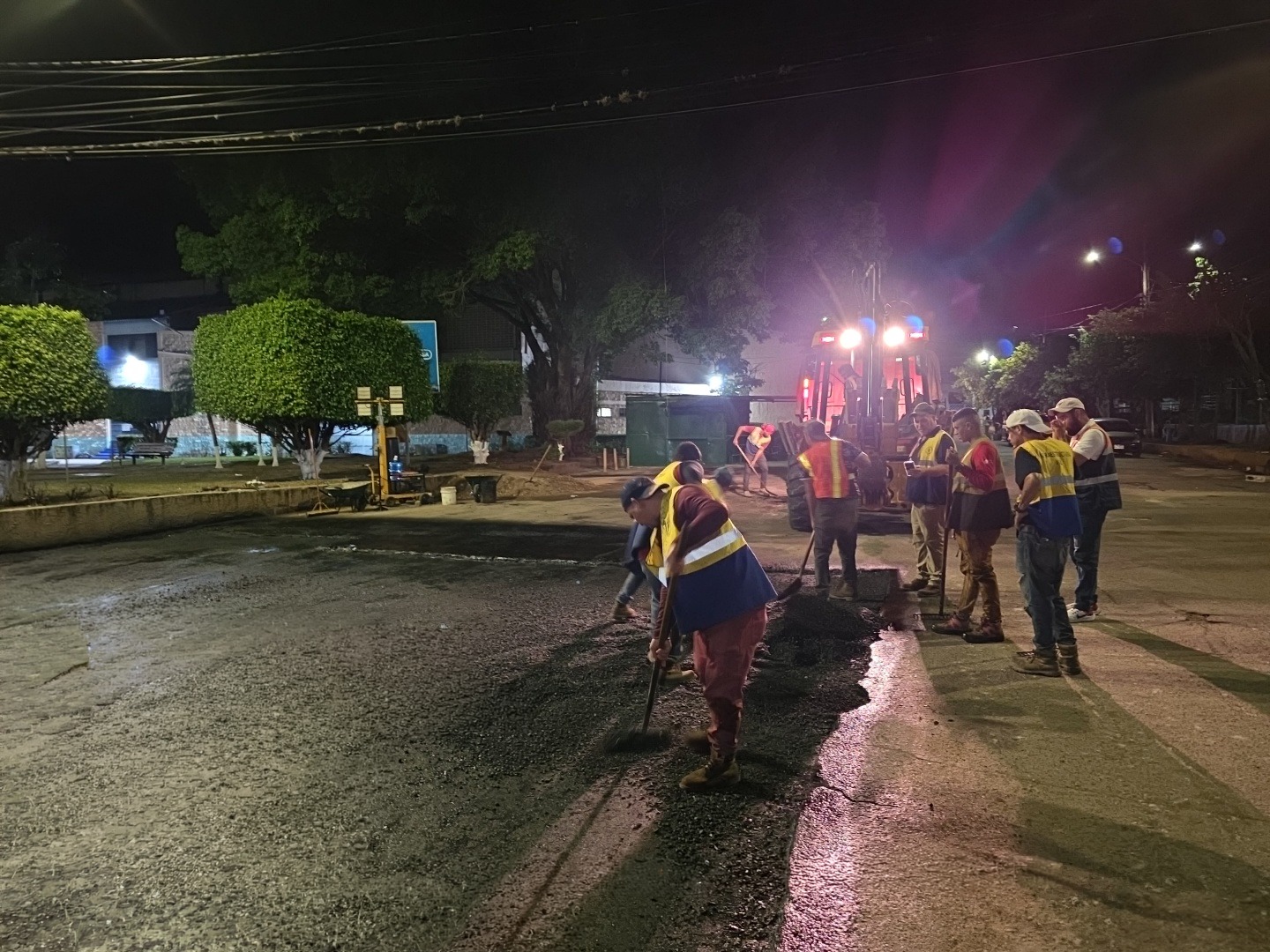 AMDC inicia trabajos de bacheo para mejorar calles internas de la Villa Olímpica