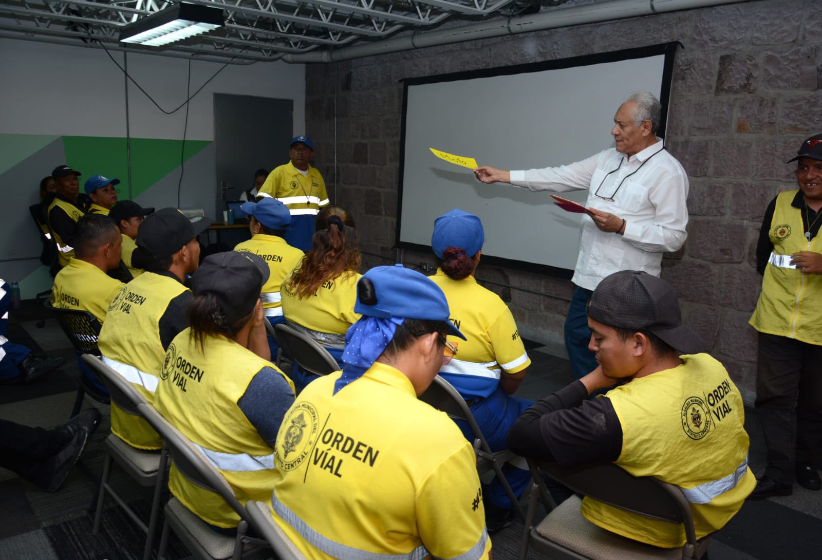AMDC fortalece preparación de agentes viales para mejorar atención a los capitalinos