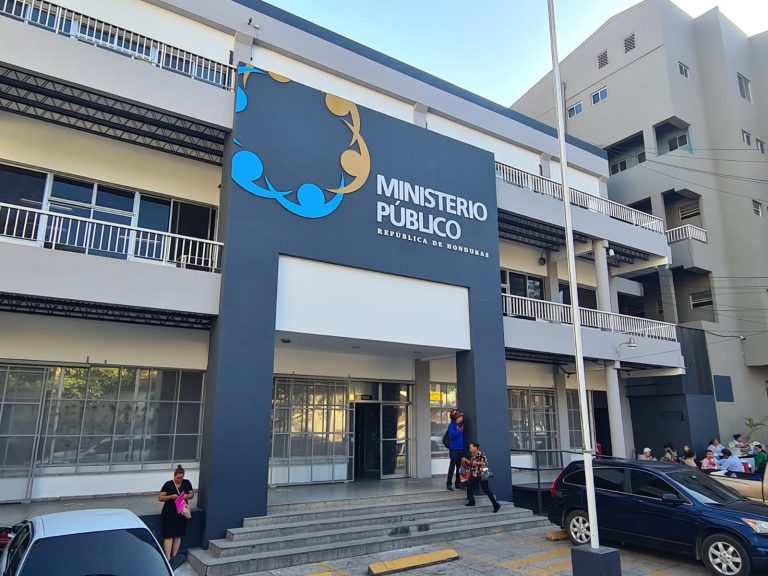Decomisan más de cuatro millones de lempiras y miles de dólares en operativo en La Ceiba