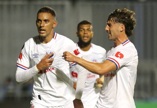¡Rugió el león! Olimpia vence 2-1 a Saprissa y termina líder invicto del Grupo C