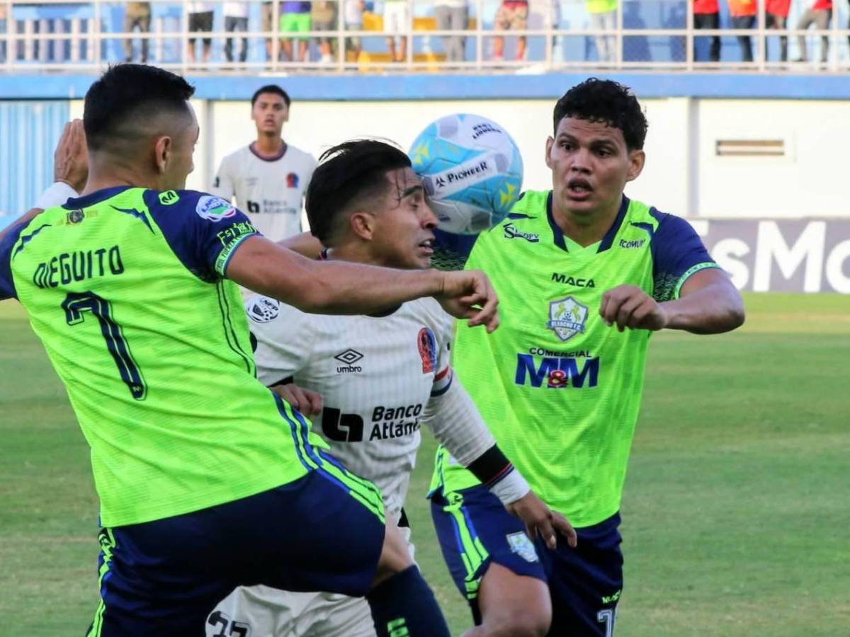 Fractura maxilar y de pómulo: Chirinos estará fuera de las canchas
