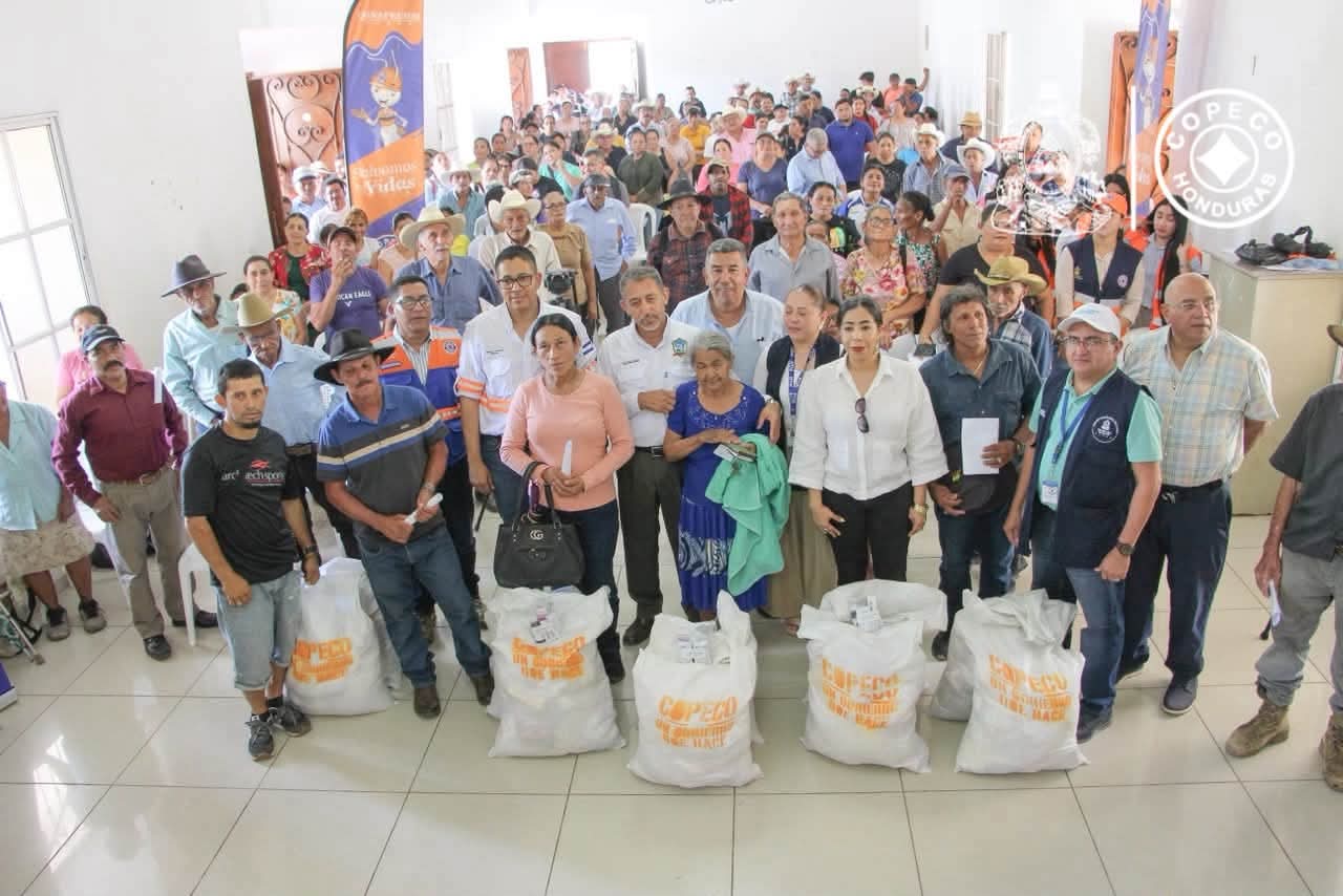 Gobierno entrega alimentos y medicamentos a familias afectadas por la sequía en Valle y La Paz