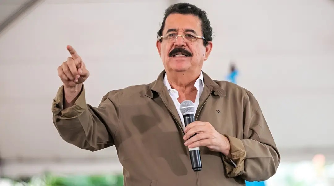 Manuel Zelaya viaja a México para continuar tratamiento tras sufrir una complicación cardíaca