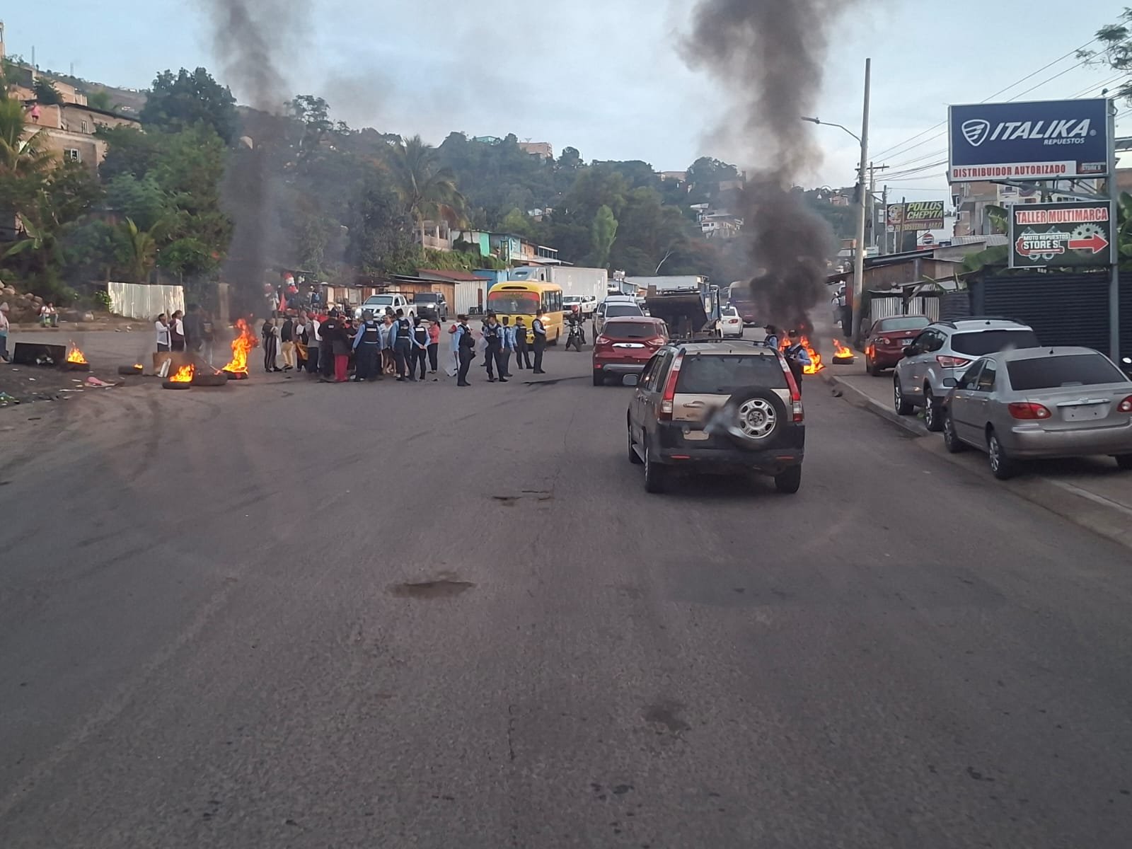 Protestas y tomas se extienden este lunes en Honduras por nueva alza de los combustibles