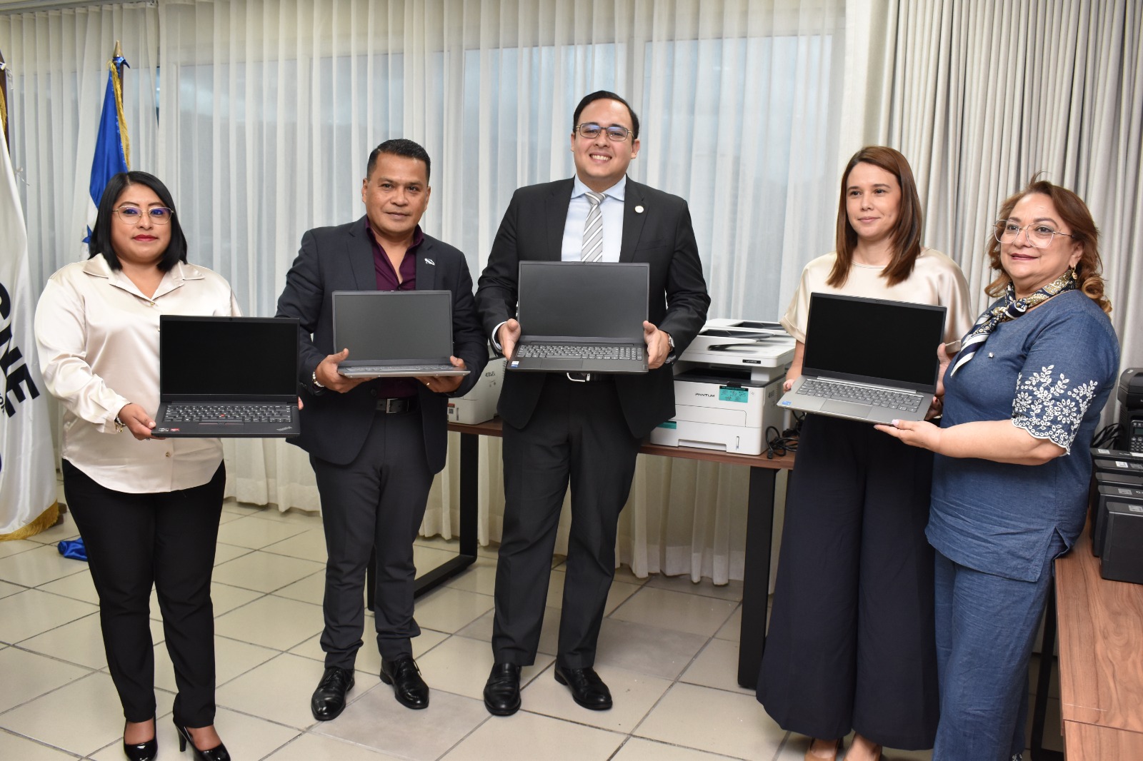 CNE y Educación acuerdan reutilizar equipo tecnológico electoral en beneficio de estudiantes