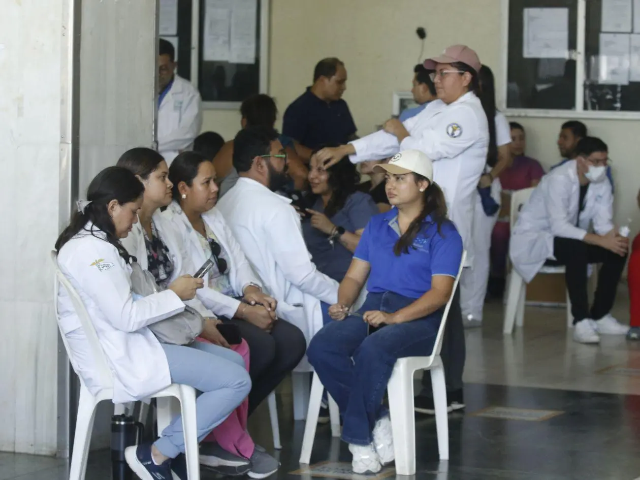 Médicos mantienen asambleas informativas este viernes y exigen respuesta a sus demandas