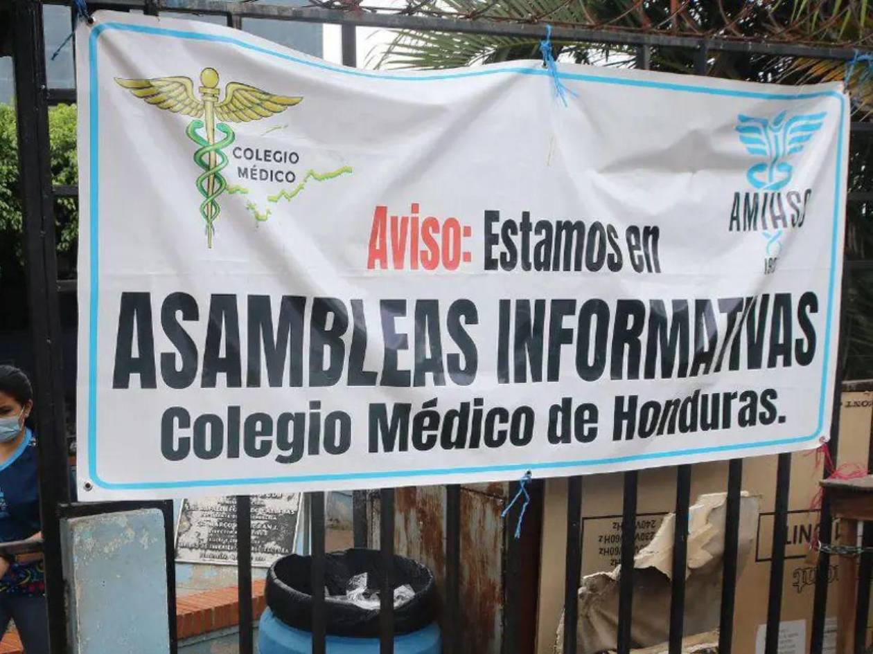 Colegio Médico convoca a asamblea nacional y exige freno a despidos y pago de salarios