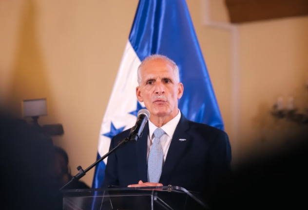 Presidente Nasry Asfura llama a honrar la Bandera Nacional con trabajo, honestidad y compromiso durante el Mes Patrio