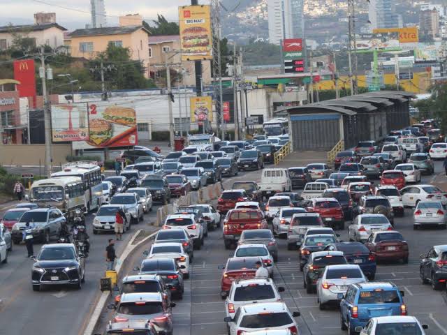 Tegucigalpa cumple 448 años entre tráfico, transporte deficiente y largas jornadas para sus habitantes