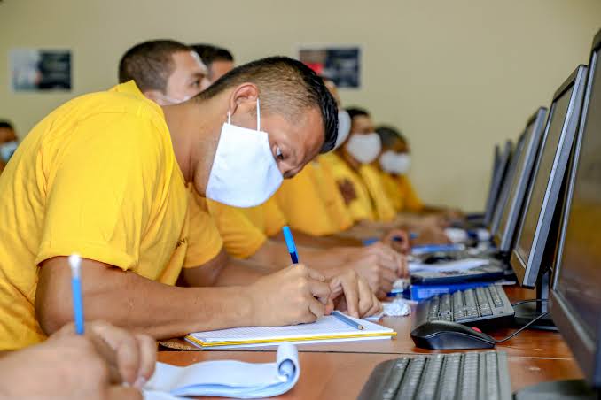 El Salvador reporta a 94,846 privados de libertad en programas de reinserción