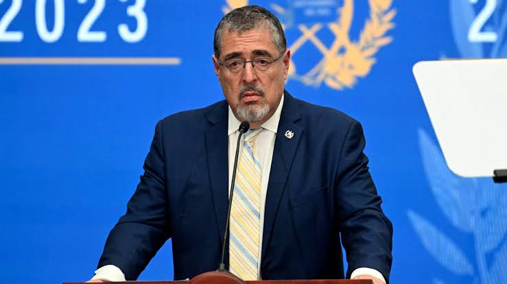 Bernardo Arévalo pide acelerar el tope a los combustibles mientras el Congreso mantiene frenada la medida en Guatemala