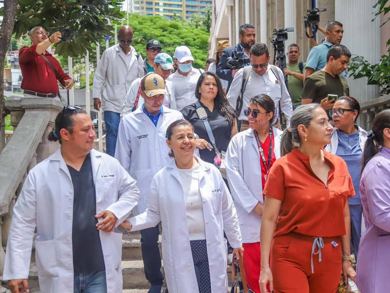 Salud convoca al Colegio Médico a mesa de diálogo para abordar crisis del sector
