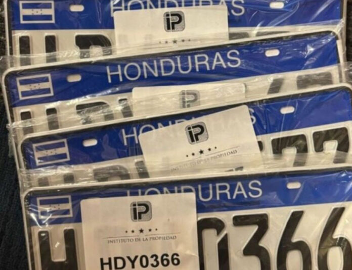 Más de 900 mil vehículos recibirán nuevas placas a partir de noviembre