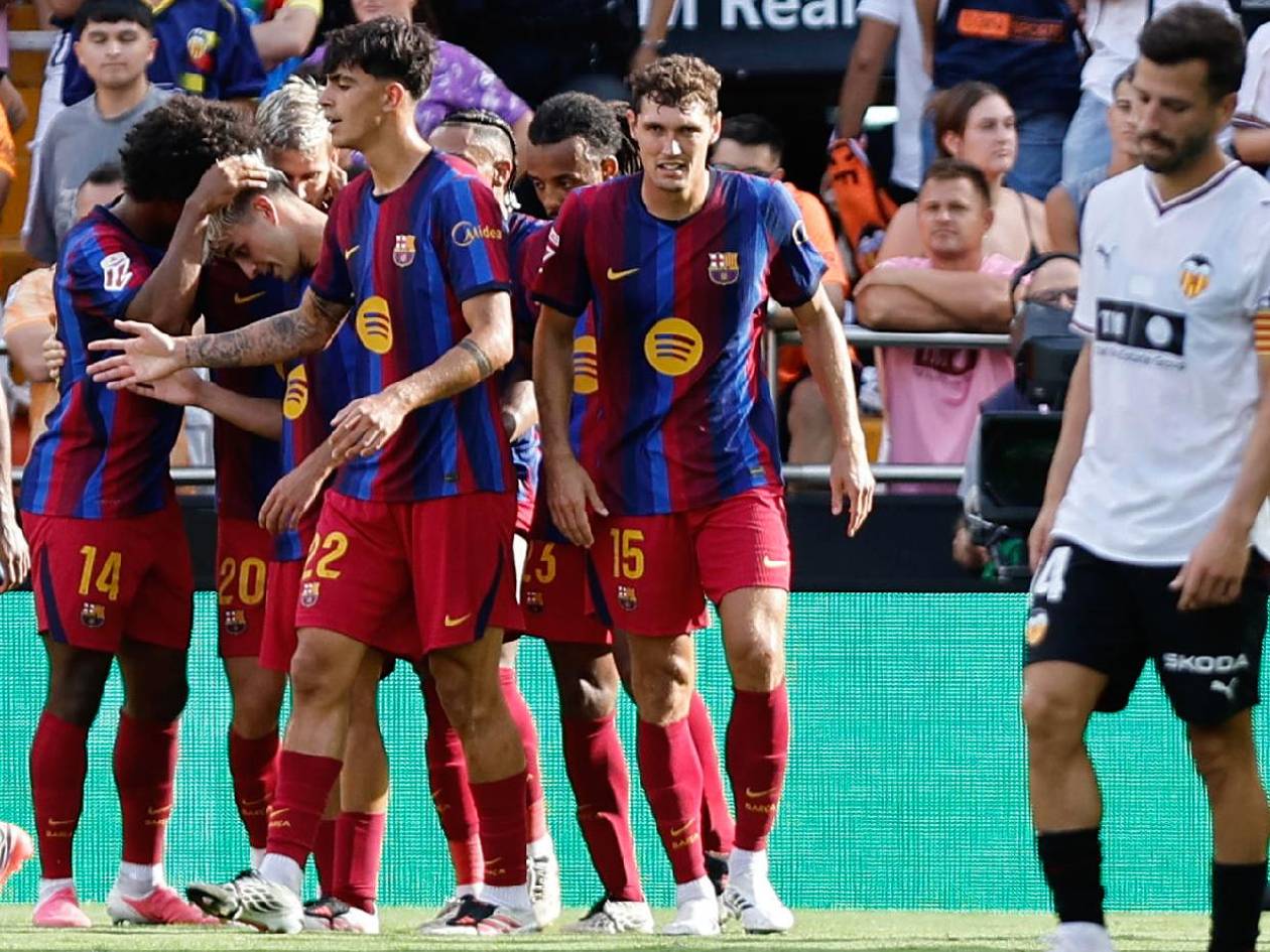 Barcelona aplasta al Valencia 0-5 y se mantiene líder de LaLiga
