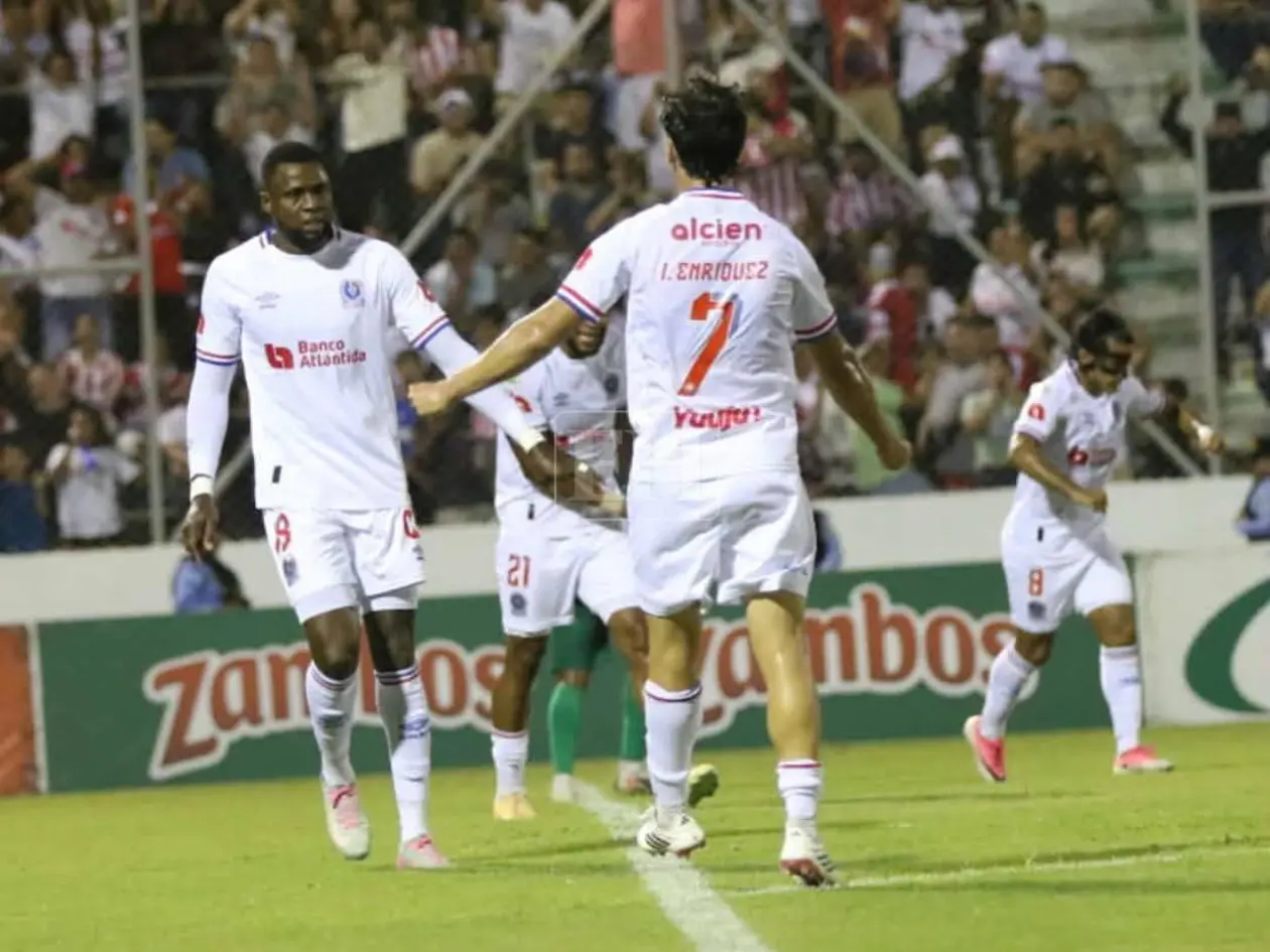 Olimpia golea 4-1 al Platense en Comayagua y se mantiene líder del torneo Apertura