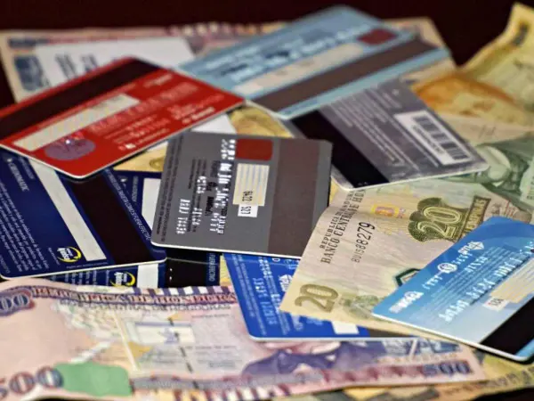 Cinco bancos concentran el 85 % de las tarjetas de débito en Honduras