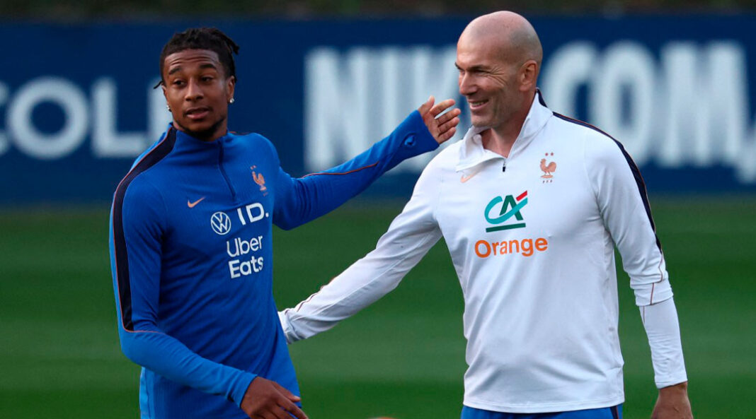 Zinedine Zidane inicia su etapa con Francia y dirige su primer entrenamiento