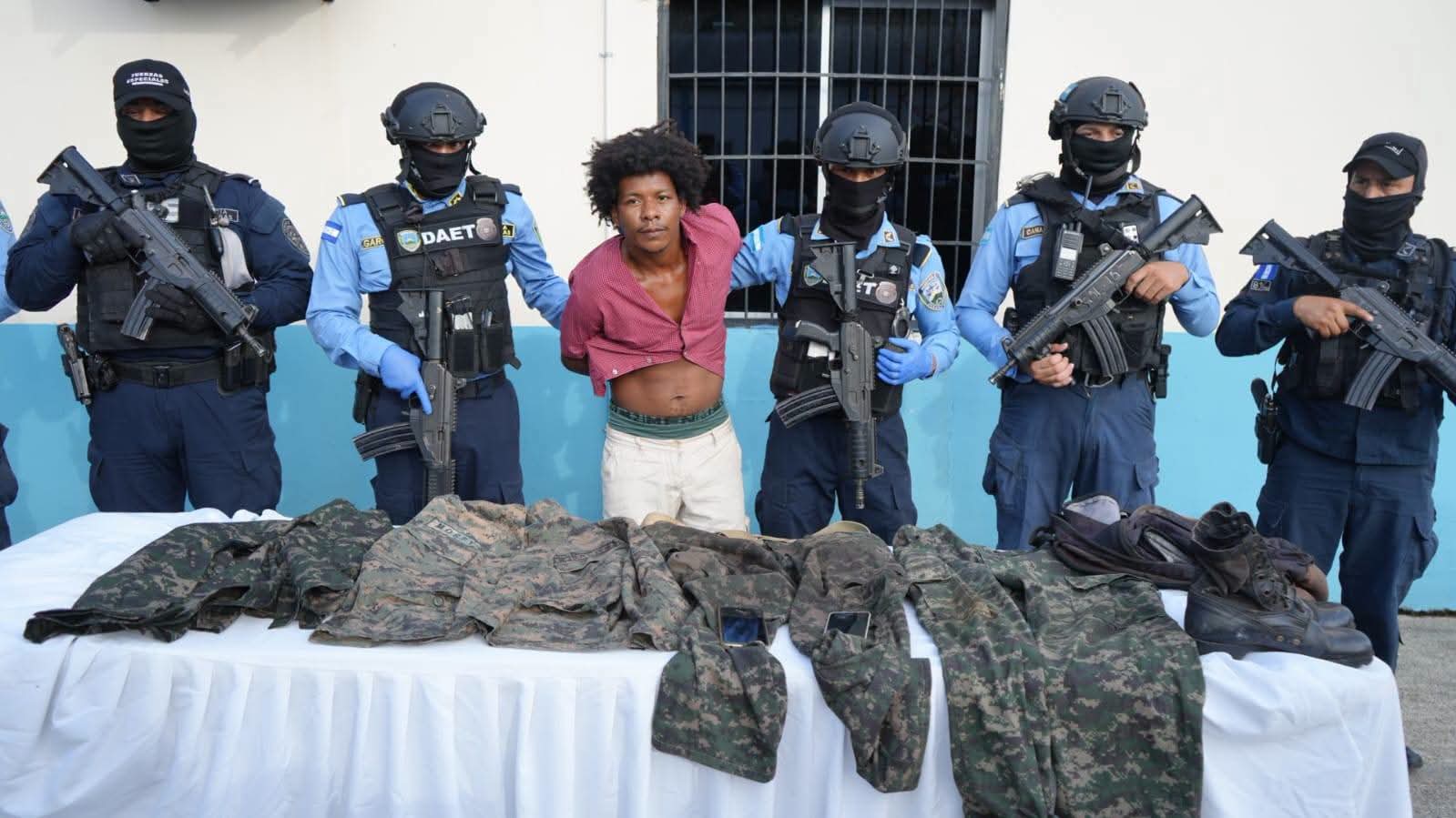 Policía captura a presunto pandillero y decomisa equipo táctico en Gracias a Dios