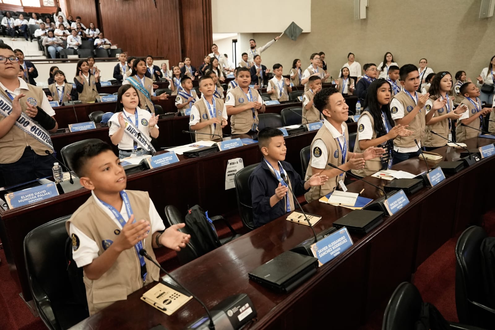 Diputados infantiles exigen garantizar derechos básicos de la niñez hondureña