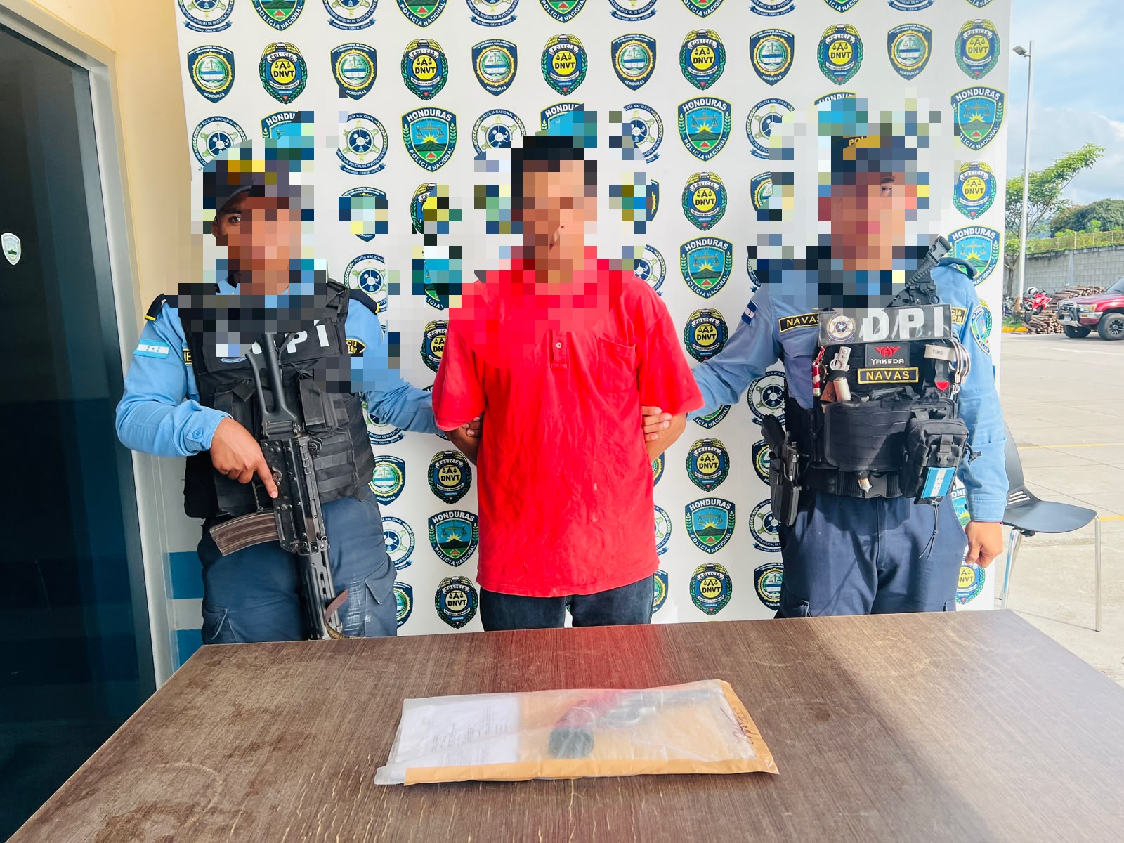 POLICÍA NACIONAL EJECUTA ALLANAMIENTO CON ORDEN JUDICIAL EN SIGUATEPEQUE