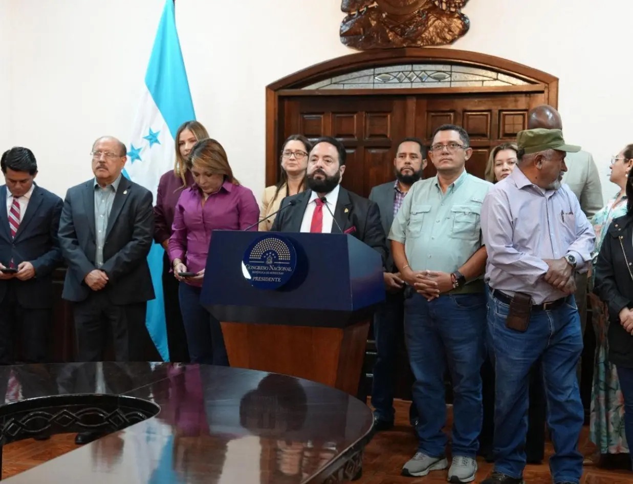 ¡BAJO LA LUPA! PRESENTAN REQUERIMIENTO FISCAL CONTRA LUIS REDONDO Y DIPUTADOS DE LA COMISIÓN PERMANENTE