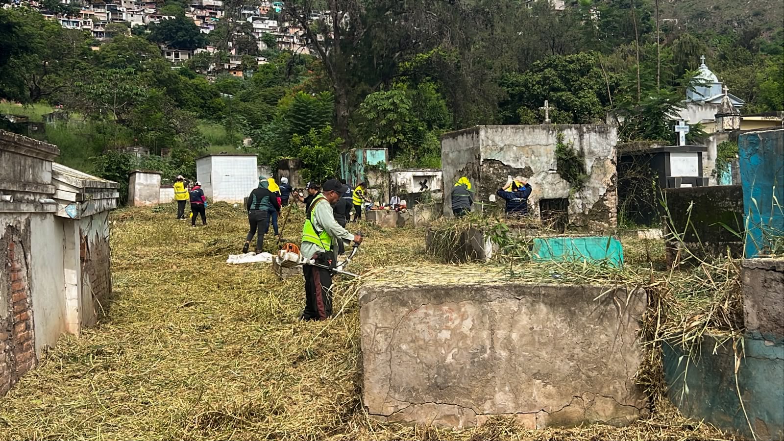 AMDC INTENSIFICA LIMPIEZA Y SEGURIDAD EN LOS CEMENTERIOS MUNICIPALES PARA RECIBIR A LAS FAMILIAS EL DÍA DE DIFUNTOS