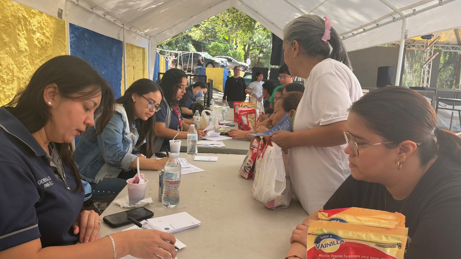 AMDC LLEVA BRIGADA MÉDICA A LA COLONIA 21 DE OCTUBRE POR SU 70 ANIVERSARIO